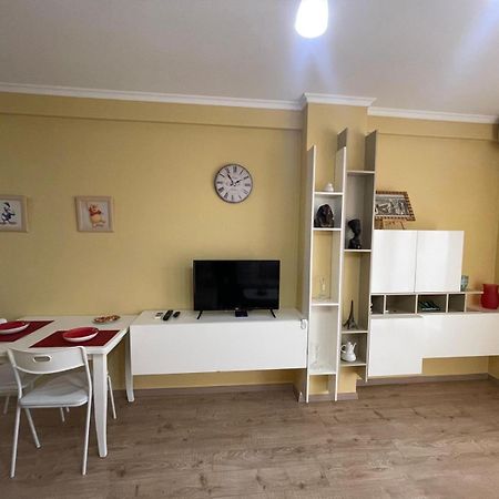 Ergi'S Host Apartment Tirana Exterior photo